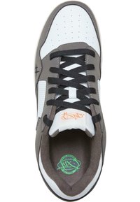 Grey and white sneaker featuring a smooth leather and suede exterior, flat black laces, perforated toe, and green insole logo.