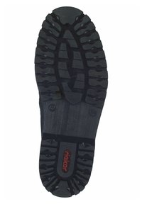 Suola di scarpa in gomma nera con modelli di battistrada profondi, superficie testurizzata e logo in rilievo. Progettata per trazione e durata.