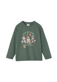 Grünes Langarmhemd mit einem "Paw Patrol"-Motiv von Cartoon-Hunden. Aus weichem Stoff gefertigt, hat es einen Rundhalsausschnitt und eine bequeme Passform.