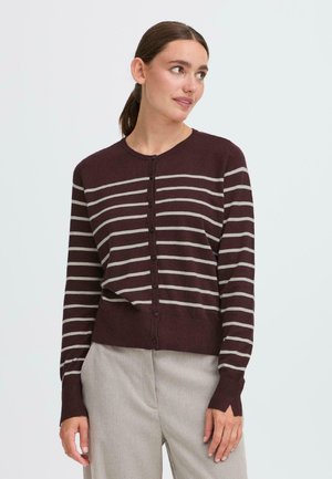 Burgunderfarget stripete cardigan med grå horisontale striper, rund hals og knappelukking. Laget av mykt strikkemateriale, med ribbestrikket kant og mansjetter.