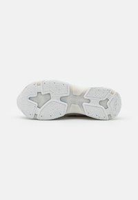 Bronx Trainers - off-white