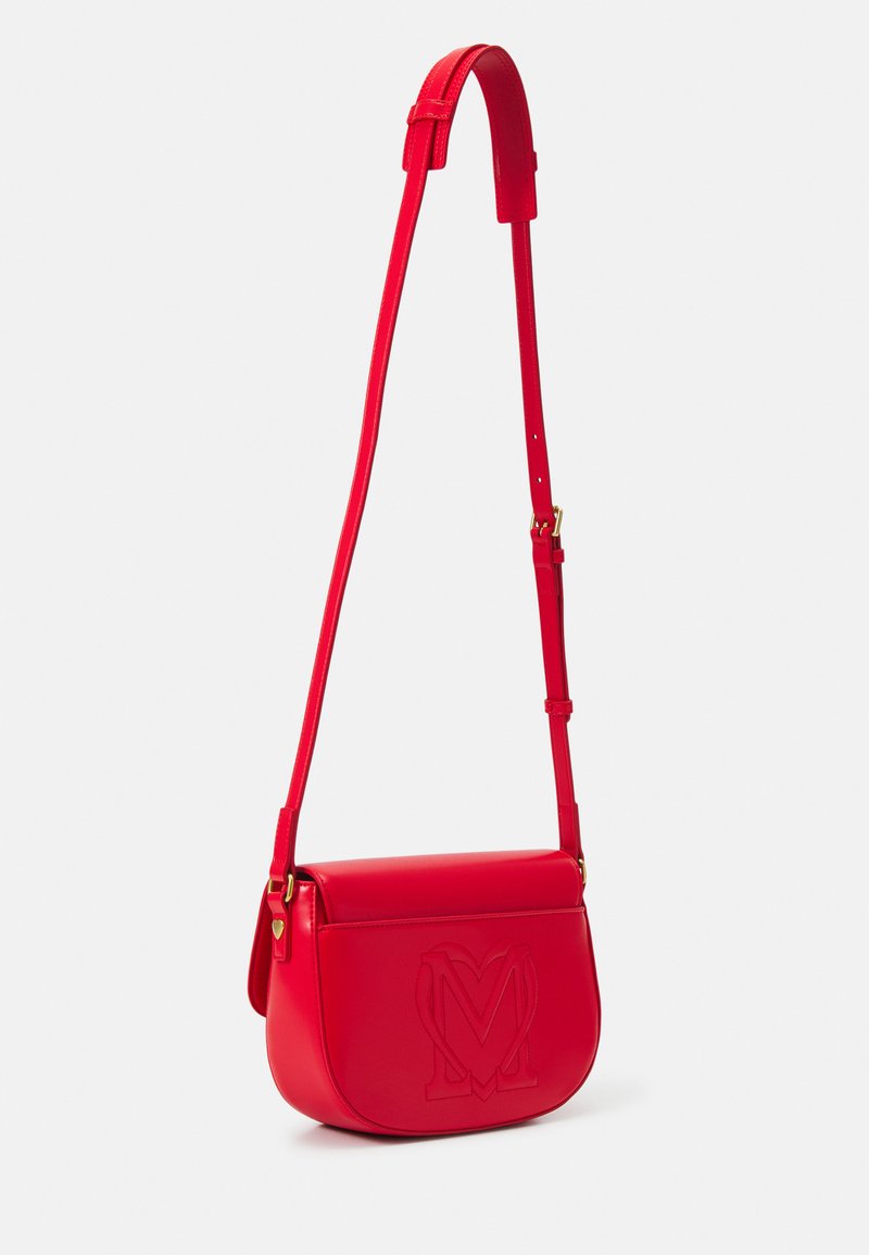 Damen Taschen | Love Moschino BUCKLE SADDLE Umhängetasche rosso/rot - BP30909 Damen Taschen | Love Moschino BUCKLE SADDLE Umhängetasche rosso/rot - BP30909