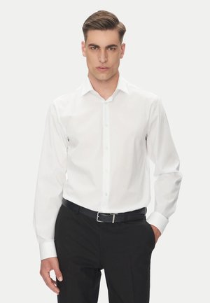 REG ESNTL POPLIN STR SLD - Overhemd - white