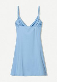 Ljusblå sidslät klänning med tunna justerbara axelremmar, V-ringning och flödande nederkant, tillverkad av ett mjukt och smidigt material.