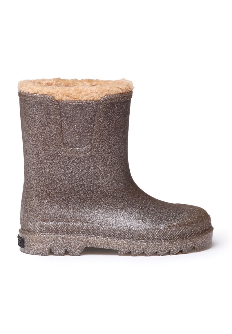 Bota de goma brillante marrón con un suave forro de piel sintética. Altura a mitad de pantorrilla, acabado texturizado y suela resistente para una mejor tracción.
