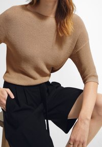 comma Svetr - beige