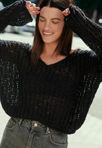 Next Stickad tröja - black