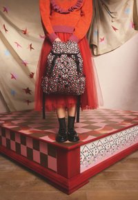 Cath Kidston UTILITY  - Turistinė kuprinė - black folding star ditsy