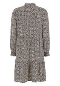 Czarna i biała sukienka w kwiatowy wzór z okrągłym dekoltem, długimi rękawami i falbanistą spódnicą. Wykonana z lekkiego materiału o teksturowanym wykończeniu.