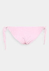 Parte debaixo de bikini rosa com fechos laterais em cordão. O tecido é suave e liso, apresentando um design simples e minimalista, sem padrões.