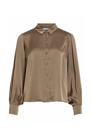 Taupekleurige satijnen blouse met lange mouwen, knoopsluiting aan de voorkant, puntige kraag en geplooide manchetten.