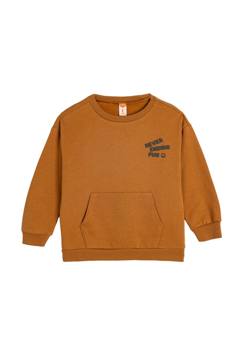 Sweatshirt marron avec un col rond, des manches longues et une poche avant. Présente le texte "AMUSEMENT SANS FIN" imprimé en gris foncé.