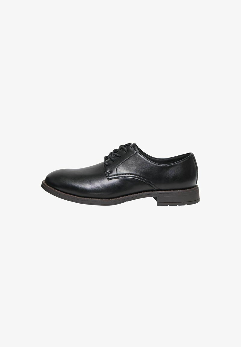 Chaussure habillée noire en cuir avec lacets, talon bas et bout arrondi, vue de côté sur fond blanc.