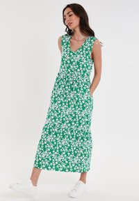 Threadbare BYERS TIERED - Žerzejové šaty - green floral