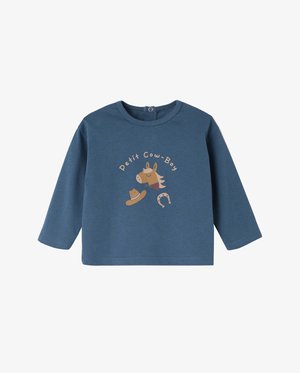 Langärmliges blaues Baumwollhemd mit einem Grafikdesign eines Cartoon-Pferdes, Cowboyhut und Hufeisen in Braun und Creme. Druckknopfverschluss am Kragen.