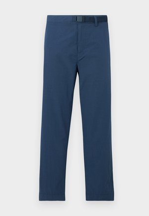 Laivastonsiniset housut, tehty sileästä kankaasta, joissa on normaali istuvuus, suorat lahkeet ja vyötäröllä nappi- ja klipsisuljin.