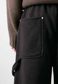 Pal Sporting Goods BIVOUAC UNISEX - Donji dijelovi trenirke - deep brown