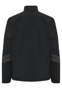 Giacca nera con colletto alto, maniche lunghe e dettagli riflettenti sulle spalle, caratterizzata da una texture liscia e un design semplice.