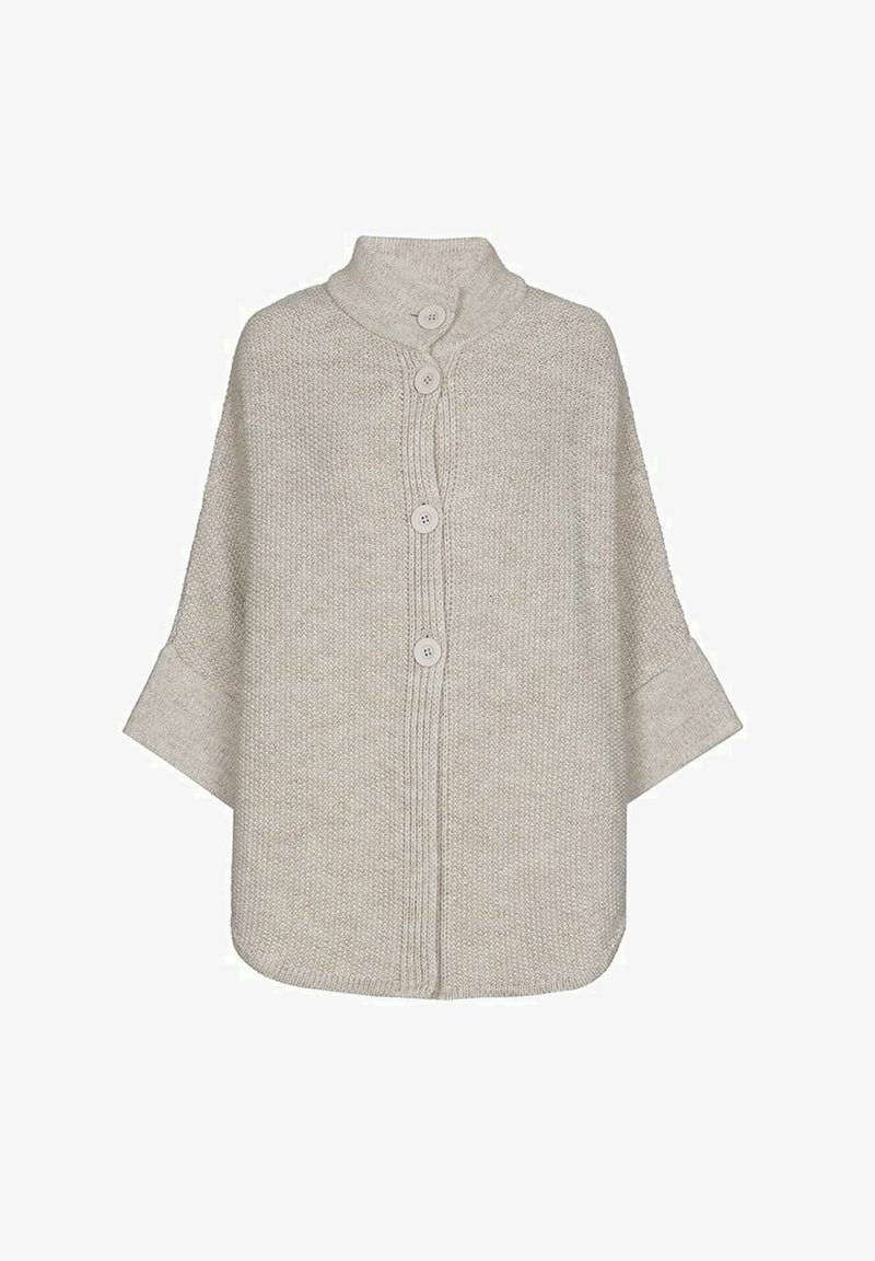 Lichtgrijze gebreide poncho met een hoge kraag en vier grote knopen aan de voorkant, met brede mouwen en een textuurpatroon.