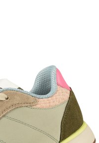 Sneaker with a textured, multicolored upper in green, beige, pink, and blue. Features a smooth sole and padded collar.