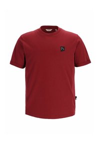 Rotes Baumwoll-T-Shirt mit kurzen Ärmeln, Rundhalsausschnitt und einem kleinen schwarzen Quadrattab mit einem weißen Logo auf der Brust.