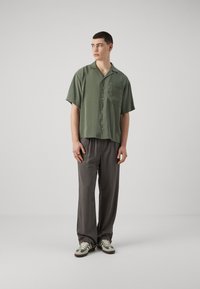 Pier One Vapaa-ajan kauluspaita - khaki