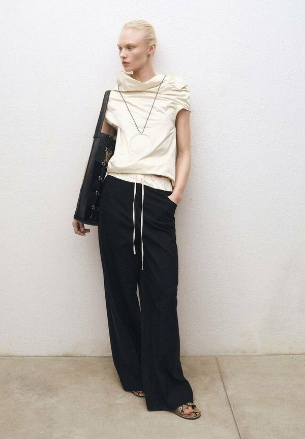 RUBI - Trousers - zwart3