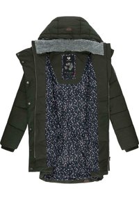 Chaqueta de plumas verde con una gran capucha, forro de piel gris y un interior con estampado azul marino. Presenta un cierre a presión y bolsillos laterales.