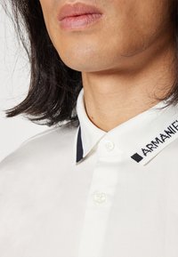 Armani Exchange CAMICIA - Camicia - off white