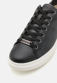 Guess VIBO - Sneakers basse - coal