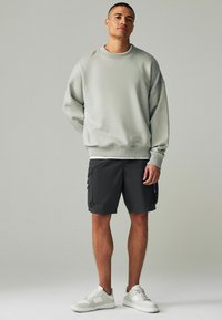 Next REGULAR FIT - Lühikesed püksid - black