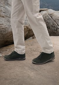 BELLAGIO GTX LO - Pārgājienu apavi - oliv
