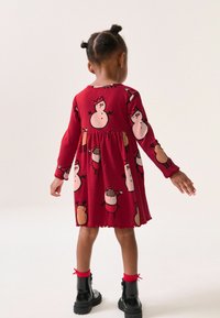 Next CHRISTMAS REGULAR FIT - Džersejové šaty - red