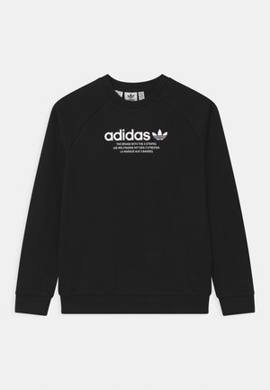 Schwarzes Adidas-Sweatshirt mit weißem Logo und Text, der zentral auf der Brust platziert ist, mit dem dreiblättrigen Emblem der Marke und mehrsprachigem Slogan.