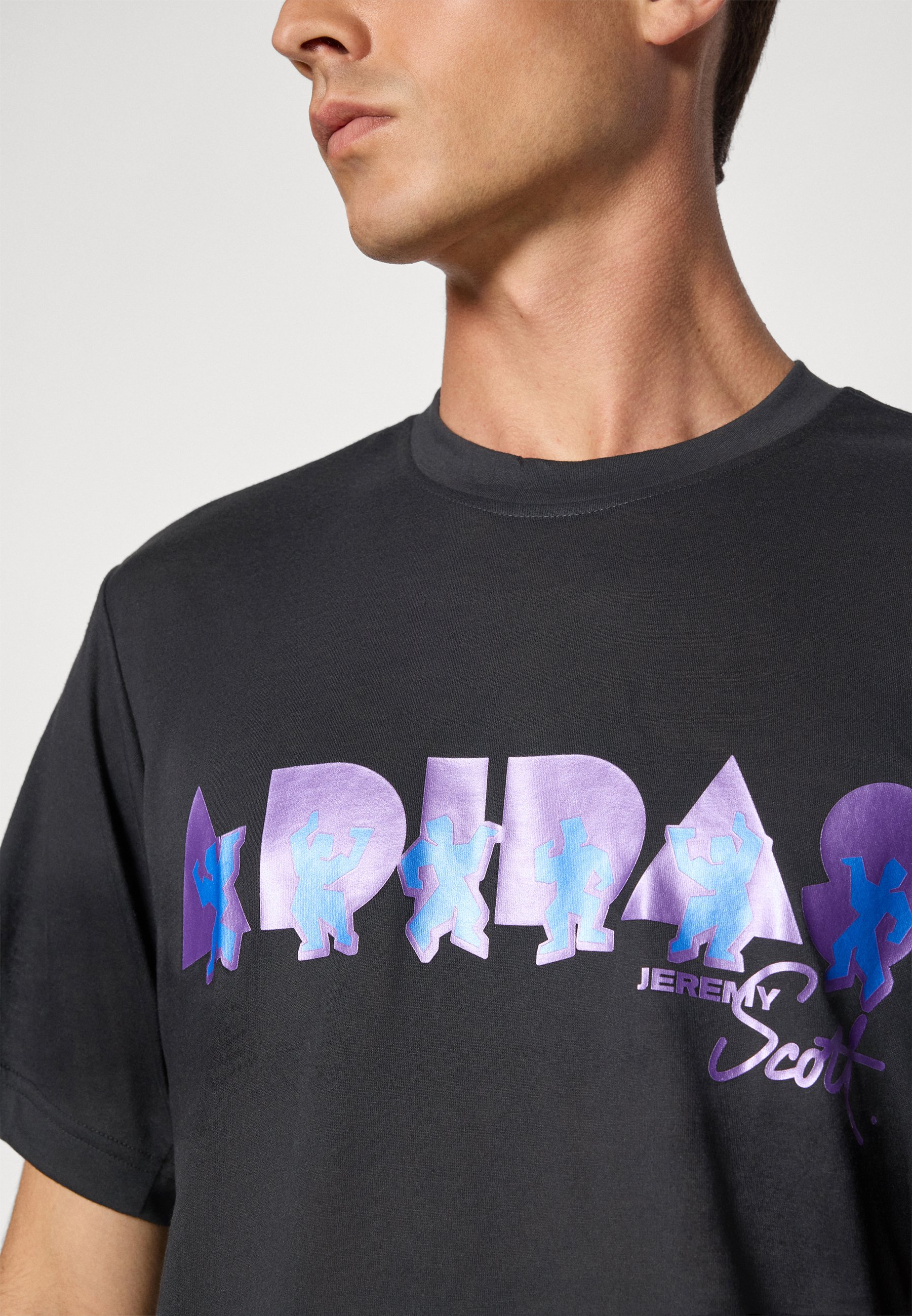 adidas×JEREMY SCOTT☆PRIDE TEE Tシャツ 2色【UK発】 adidas Originals X JEREMY SCOTT PRIDE TEE UNISEX - Print T
