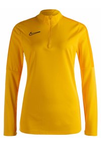 Nike lange mouw pullover in felgeel, met een half-rits kraag, zwart logo en oranje accenten langs de zijkanten. Zachte stoftextuur.
