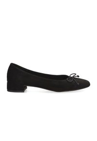 Bailarina negra de ante con punta afilada, tacón bajo y detalle de lazo decorativo en la parte delantera. Textura suave y diseño clásico.