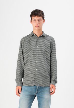 Lange mouw button-up shirt in een groen en zwart ruitpatroon, gemaakt van lichte stof met een klassieke kraag en een afgeronde zoom.