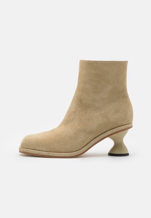 ECKHAUS LATTA TOADSTOOL BOOT UNISEX - Classic ankle boots - beige