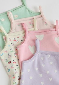 Six débardeurs pour tout-petits pliés avec des motifs floraux, cerises et cœurs dans des couleurs pastel vert, rose, crème et lavande.