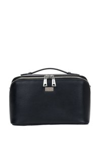 Černá kožená kosmetická taštička s hladkou texturou, horním držadlem, dvojitými zipy ve stříbrné barvě a logem značky vpředu.