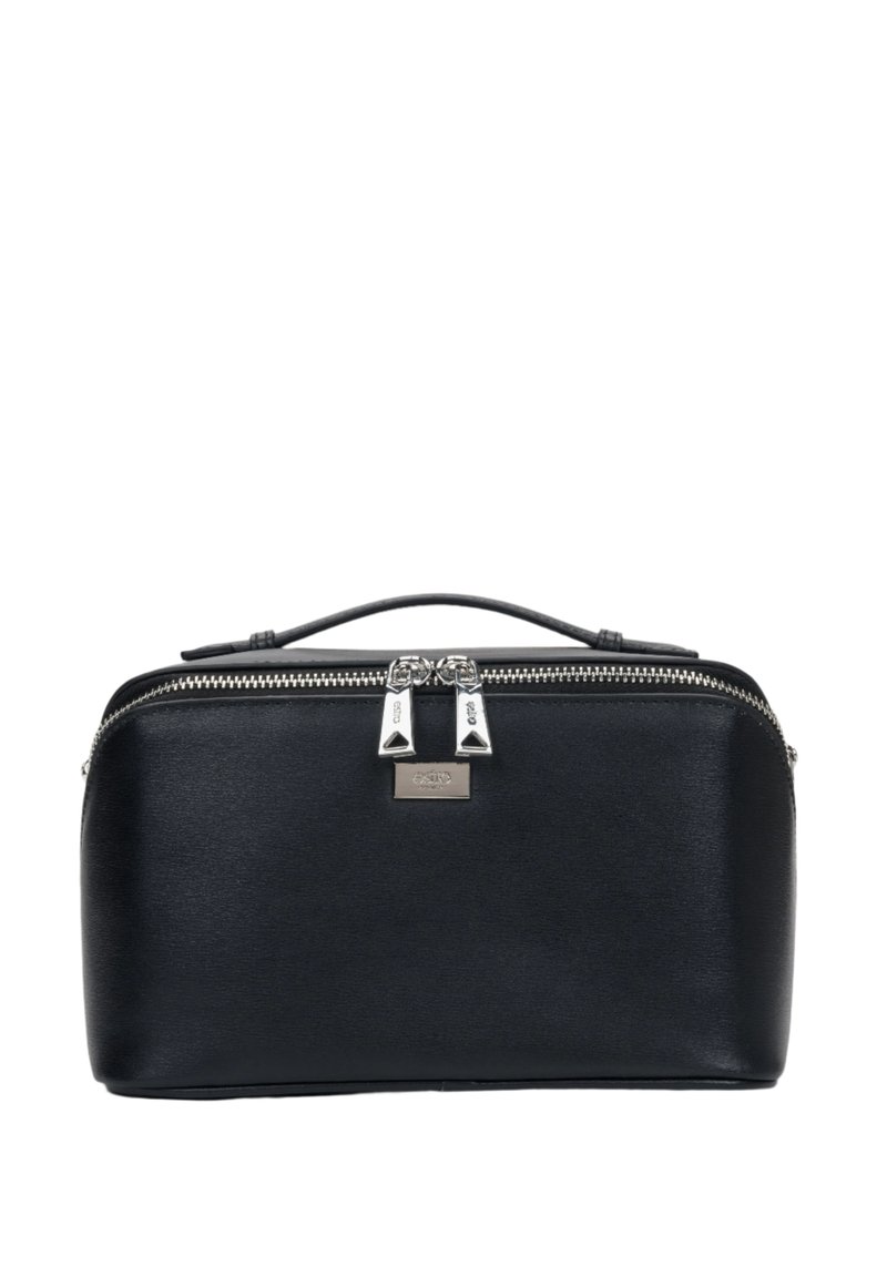 Černá kožená kosmetická taštička s hladkou texturou, horním držadlem, dvojitými zipy ve stříbrné barvě a logem značky vpředu.