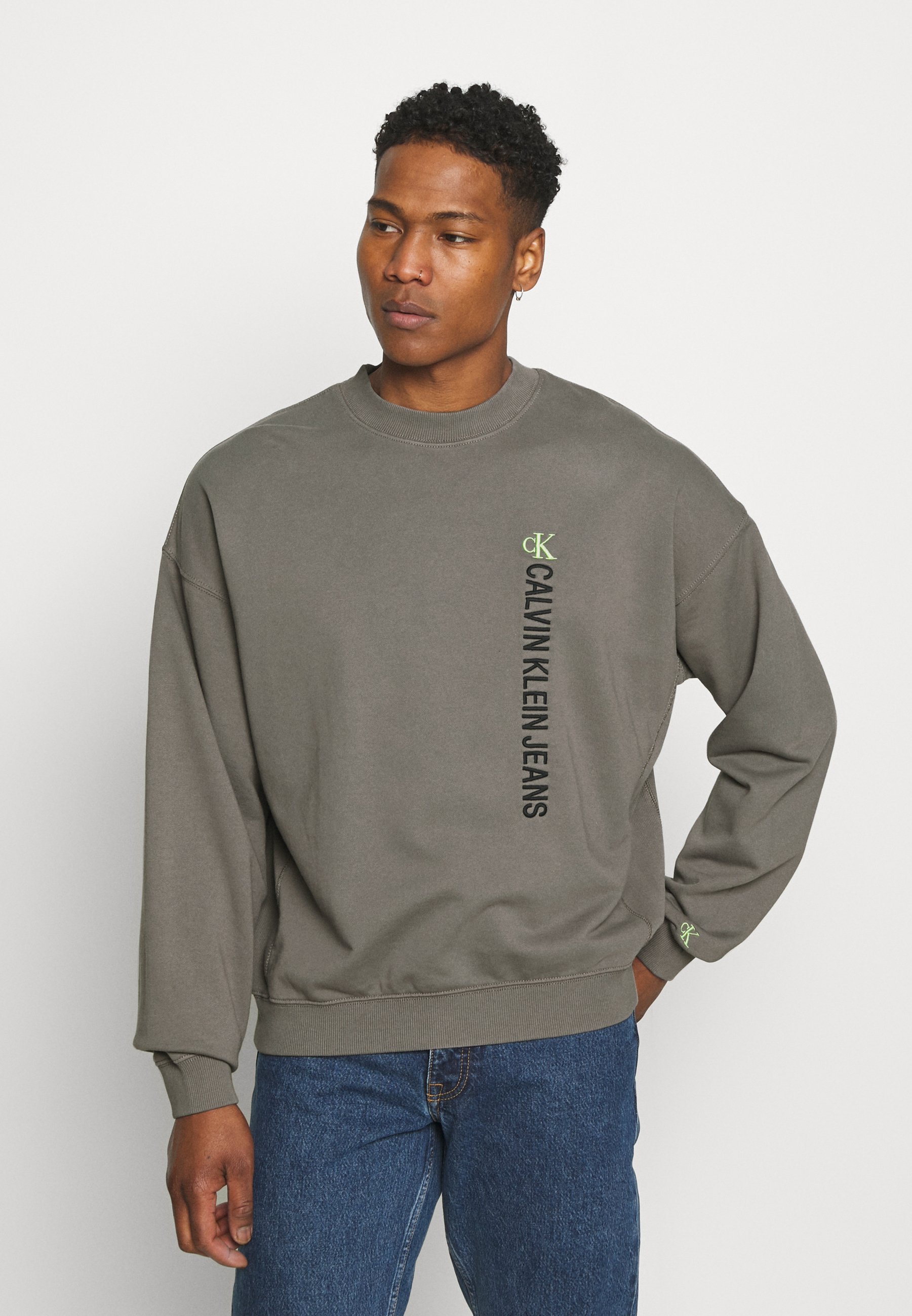 Calvin Klein Jeans CREWNECK UNISEX - Sportinis megztinis - elephant  skin/smėlinė - Zalando.lt
