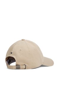 Casquette kaki avec une visière courbée, en matériau textile, doté d'une sangle métallique réglable et d'un motif écossais intérieur. Comprend un logo brodé sur le côté.