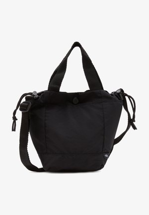 Borsa nera in nylon con doppie cinghie, parte superiore stringata e chiusura a bottone. Presenta una superficie testurizzata e corde laterali regolabili per personalizzare la forma.