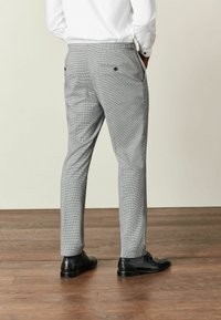 Next PUPPYTOOTH MORNING - Hlače za moške obleke - black