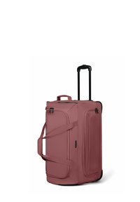 Grand sac de sport rose en tissu durable, équipé d'une poignée rétractable, de sangles latérales et de compartiments zippés pour le rangement.