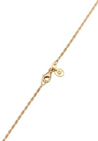 Collier en chaîne torsadée dorée avec un fermoir mousqueton et un petit charm circulaire avec un logo. Le design est délicat et léger.