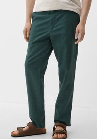 s.Oliver MIT FEINEM KAROMUSTER - Chino - tannengrün