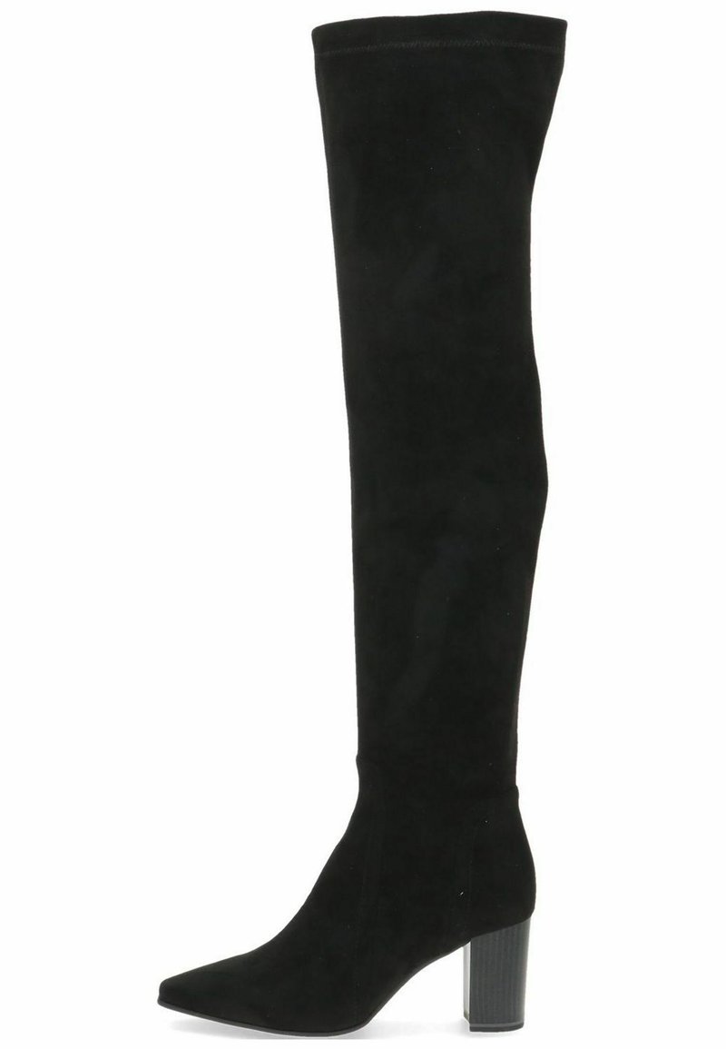 Botas negras por encima de la rodilla hechas de ante suave, con punta afilada y un tacón rectangular grueso con un acabado texturizado.